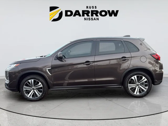 Used 2022 Gray Mitsubishi 2.0 SE image 2