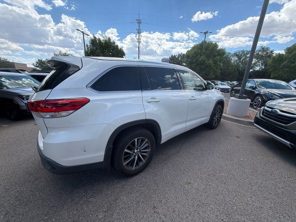 Used 2017 White Toyota XLE image 4