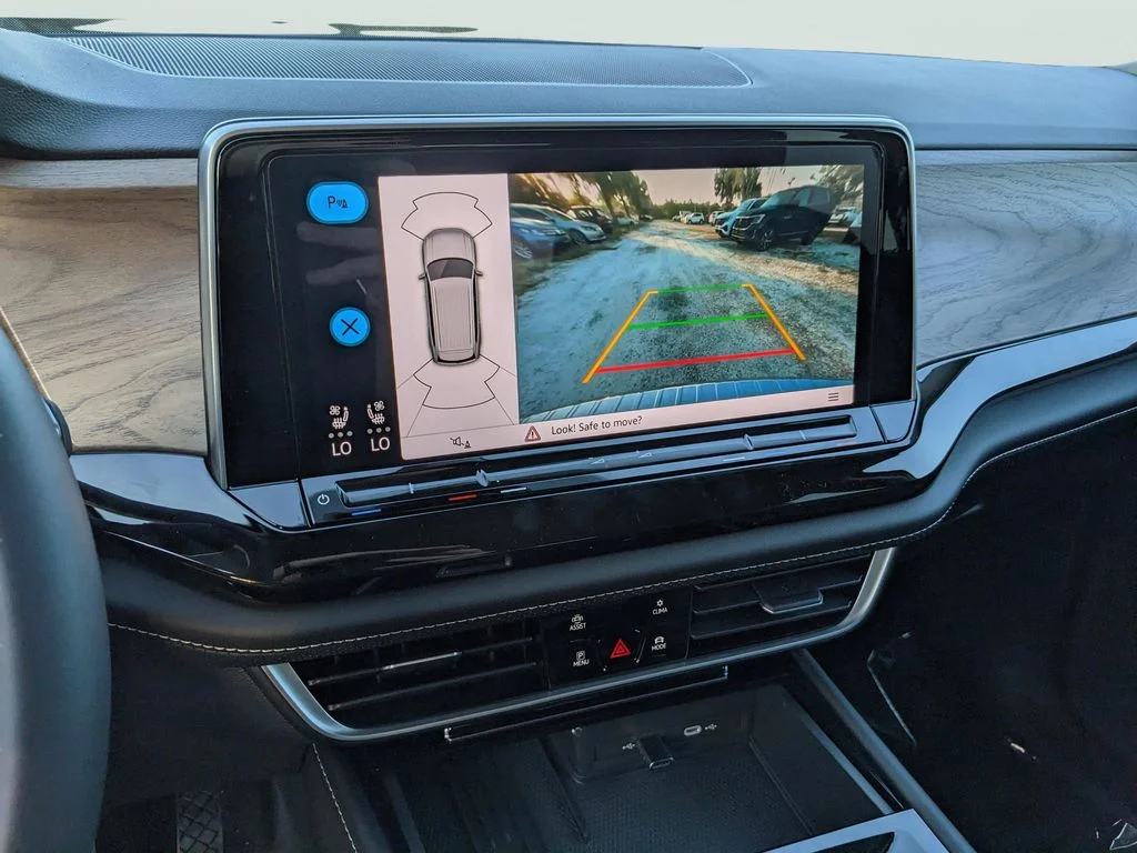 New 2026 Silver Volkswagen 2.0T SE w/Technology image 20