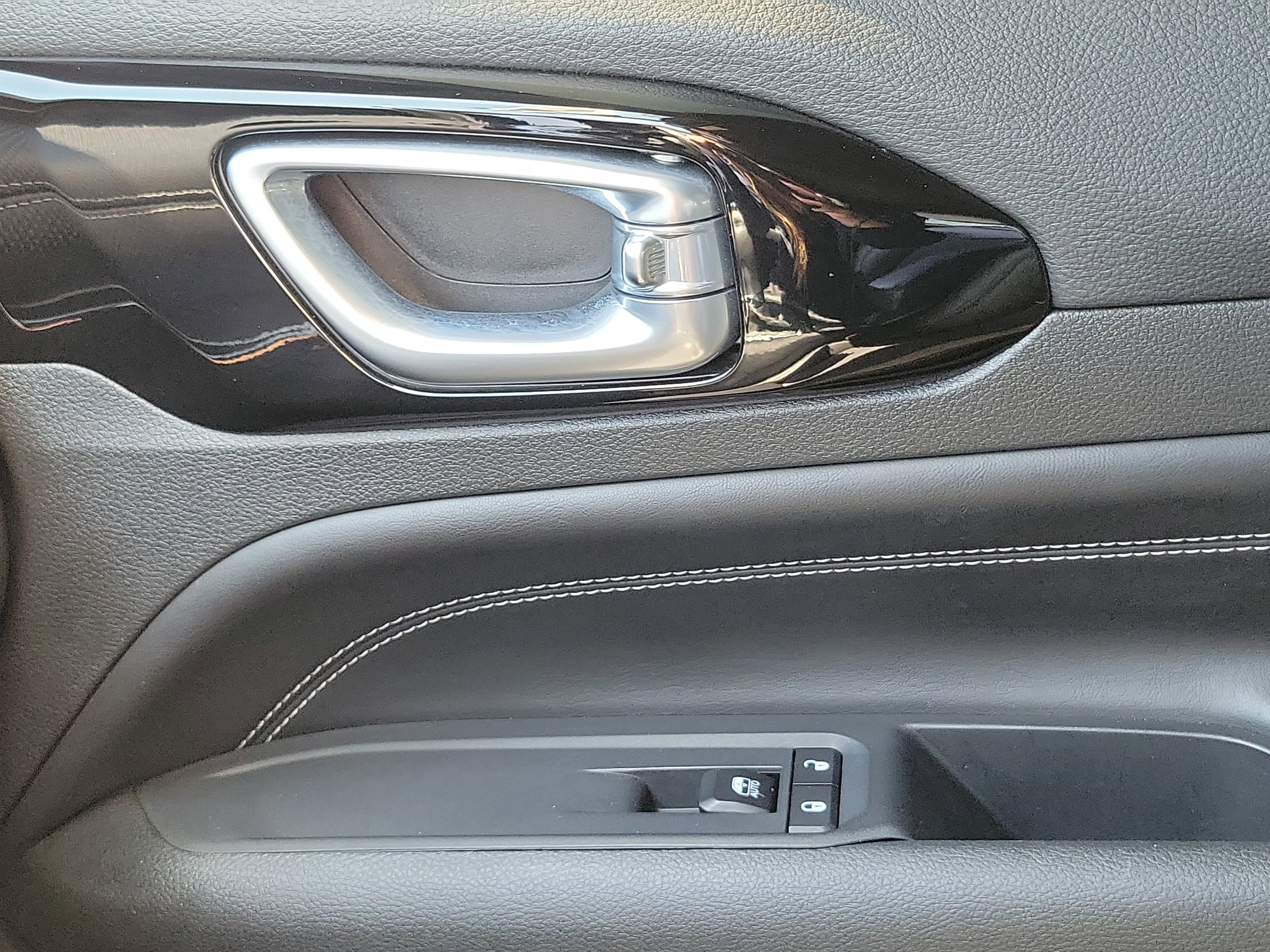 Used 2023 Granite Crystal Metallic Clearcoat Jeep Altitude image 28