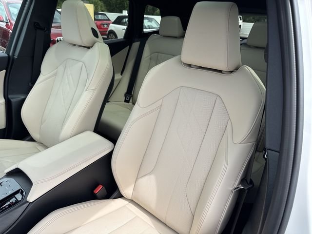 New 2026 Mineral White Metallic BMW 30 xDrive image 24