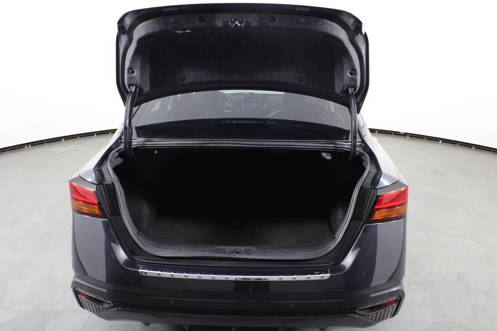 Used 2022 Blue Nissan 2.5 SV image 16