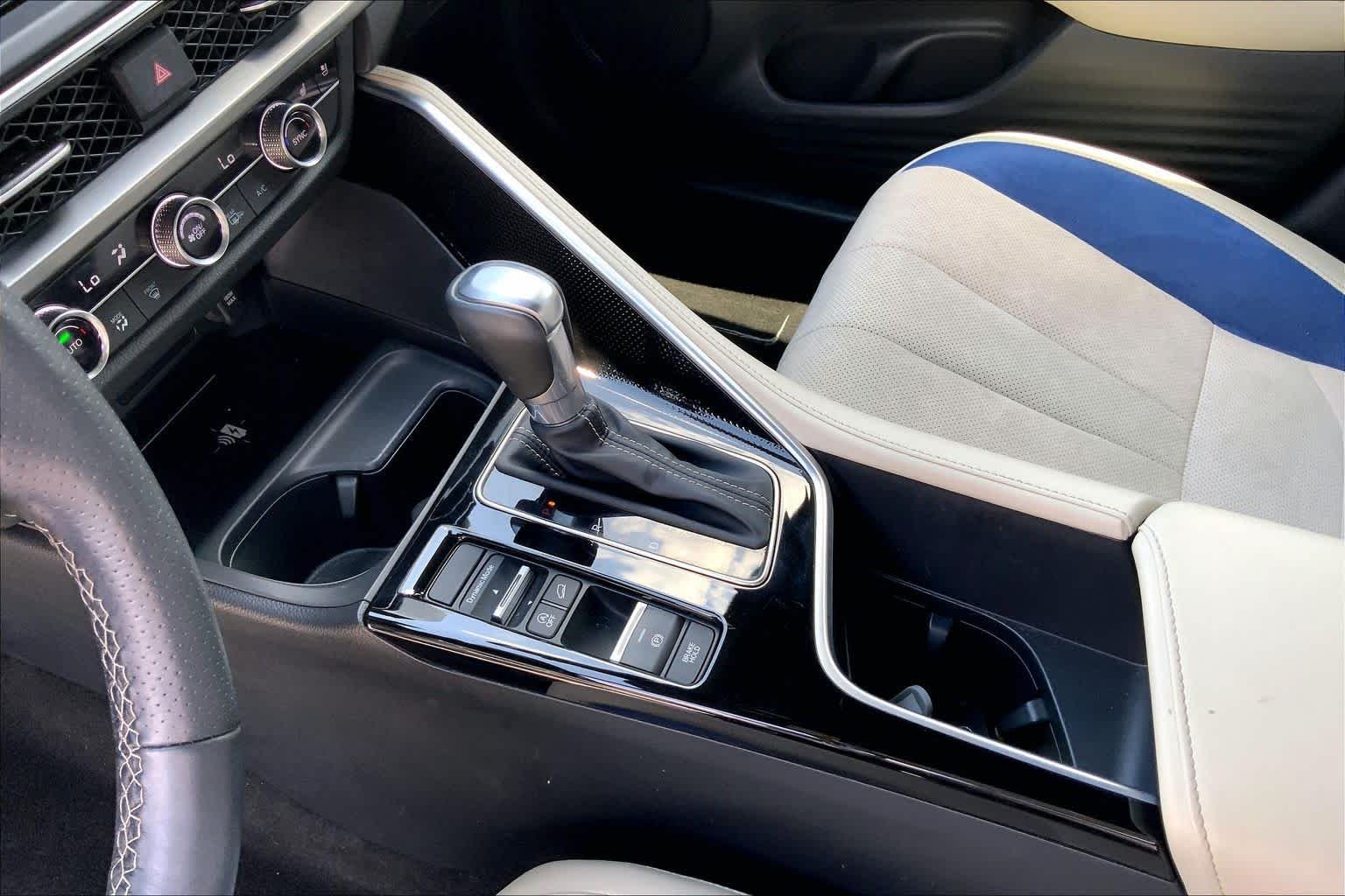 Used 2025 Platinum White Pearl Acura w/A-Spec Package image 17