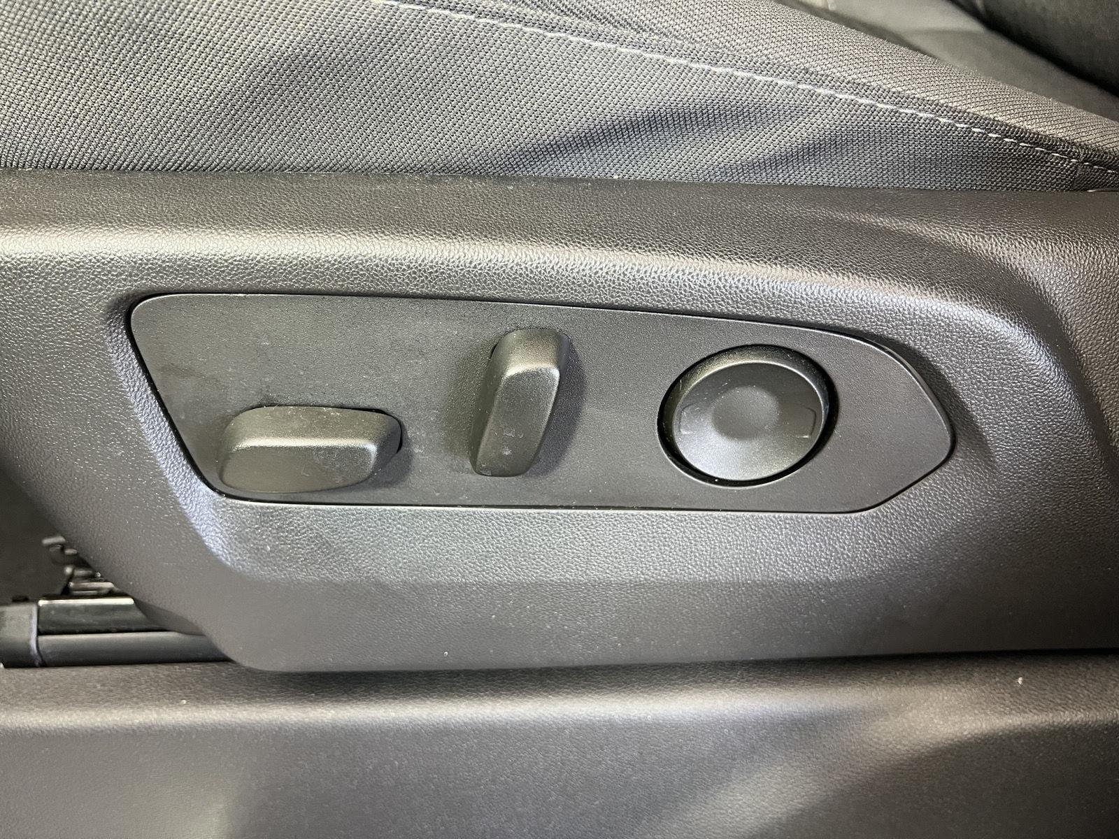 Used 2023 Sterling Metallic GMC Elevation image 7