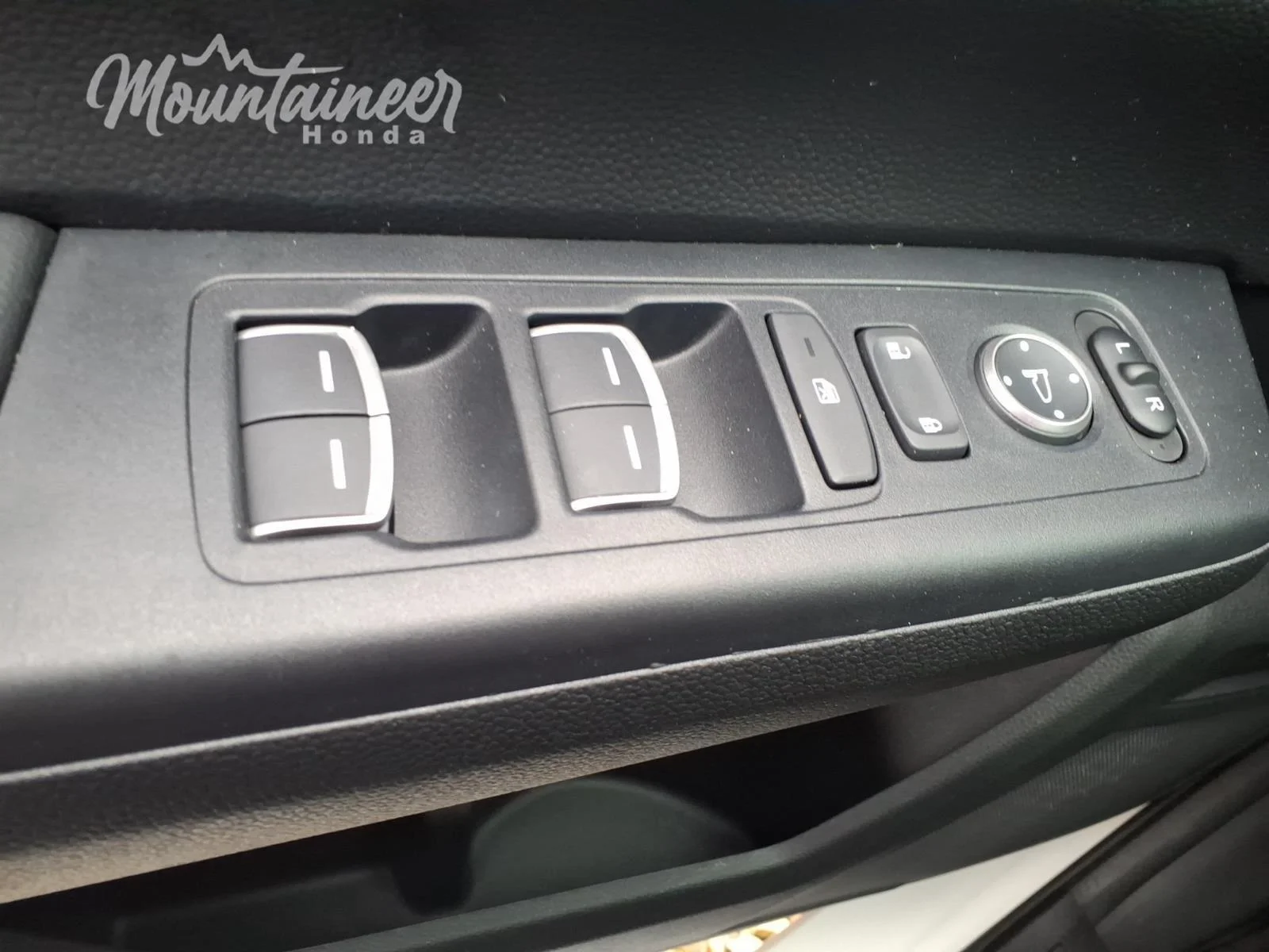 Used 2024 Platinum White Pearl Honda  image 37
