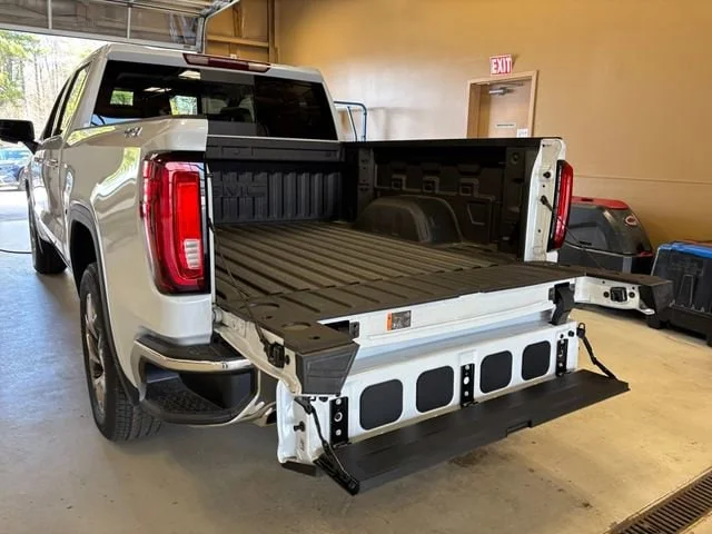 New 2026 Glacier White Tricoat GMC SLT image 18