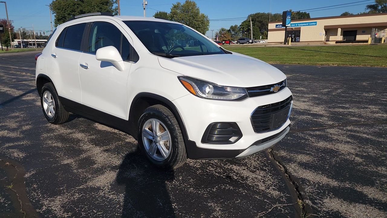 Used 2018 SUMMIT WHITE Chevrolet LT image 2