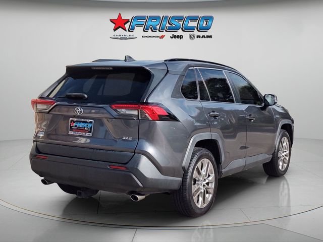Used 2019 Gray Toyota XLE Premium image 7