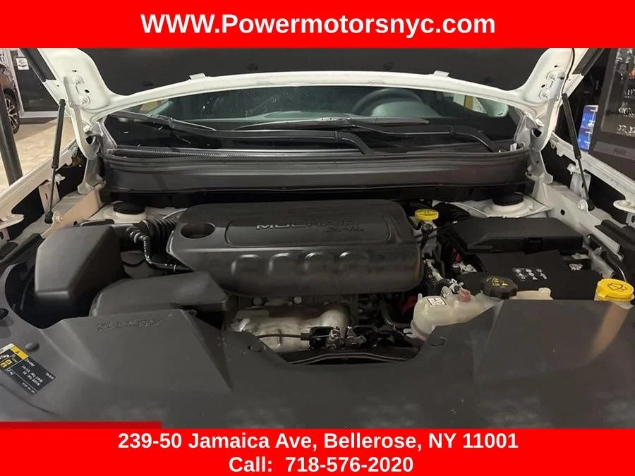 Used 2023 White Jeep Altitude image 31