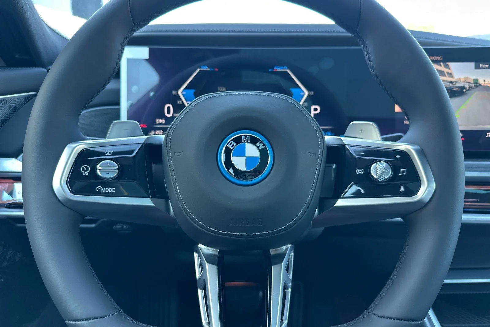 New 2026 Oxide Grey Metallic BMW 750e xDrive image 22