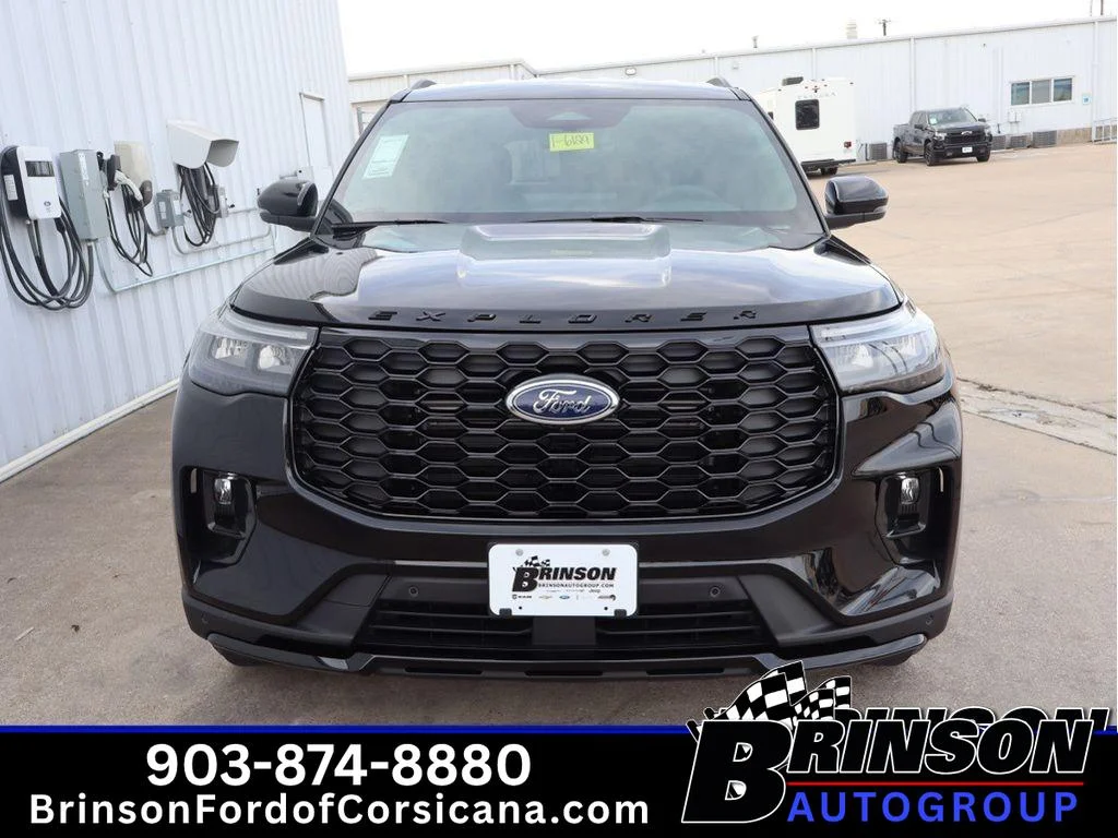 New 2026 Agate Black Metallic Ford ST-Line image 2