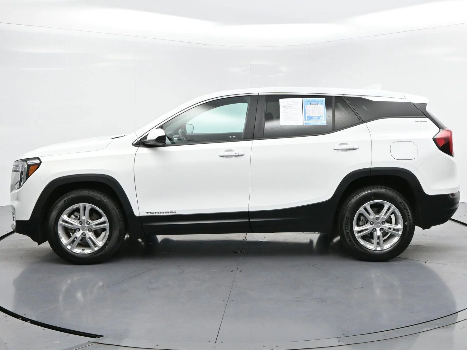 Used 2022 Summit White GMC SLE image 4