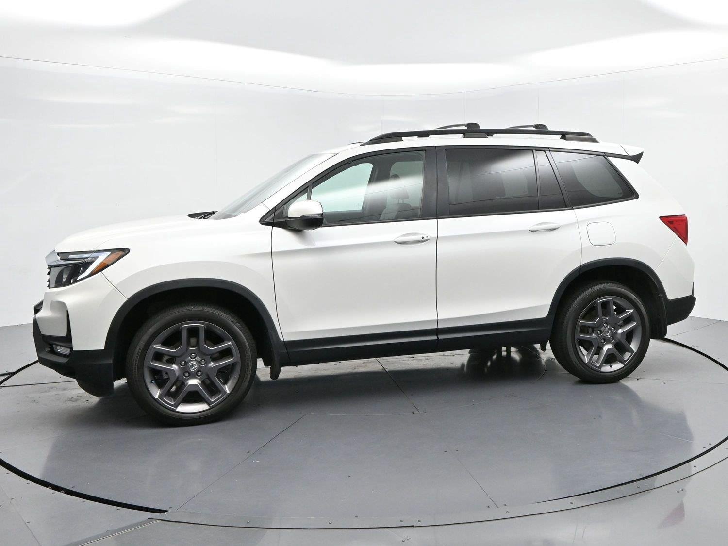 Used 2023 Platinum White Pearl Honda EX-L image 4