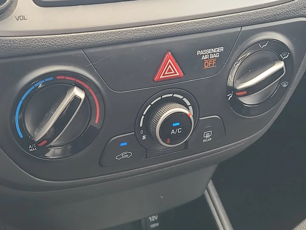 Used 2019 Red Hyundai SE image 15