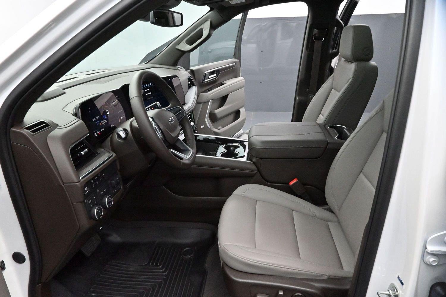Used 2025 Iridescent Pearl Tricoat Chevrolet Z71 image 12