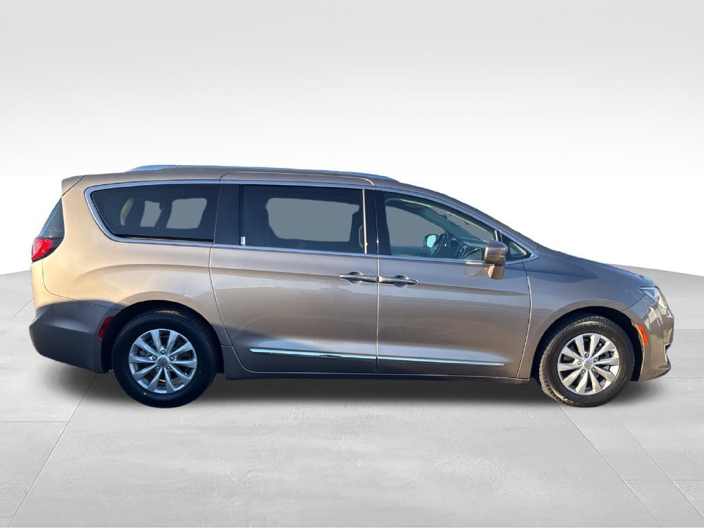 Used 2018 Silver Chrysler Touring L Plus image 6