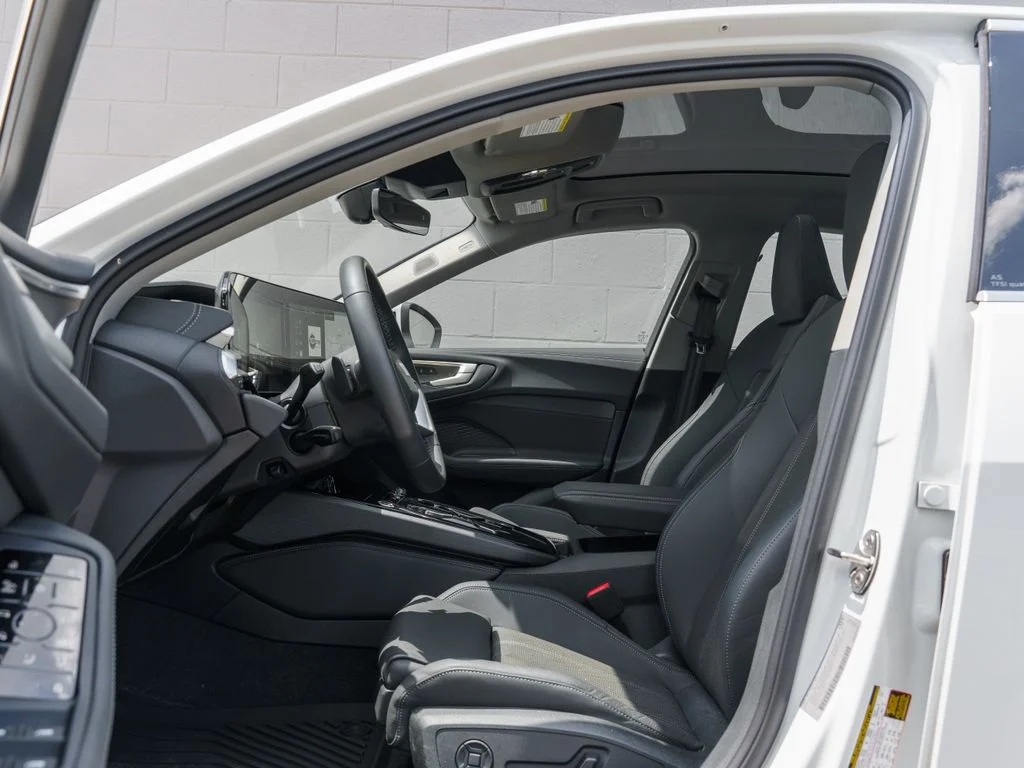 Used 2025 White Audi  image 17