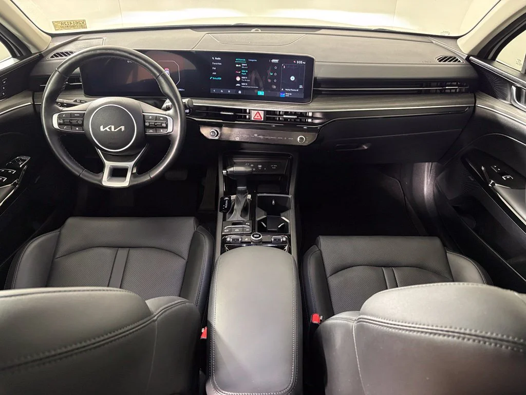 Used 2025 White Kia EX image 30