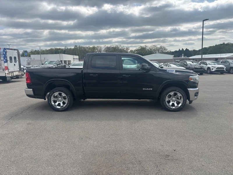 New 2026 Diamond Black Crystal Pearl-Coat Exterior Paint RAM Big Horn/Lone Star image 2