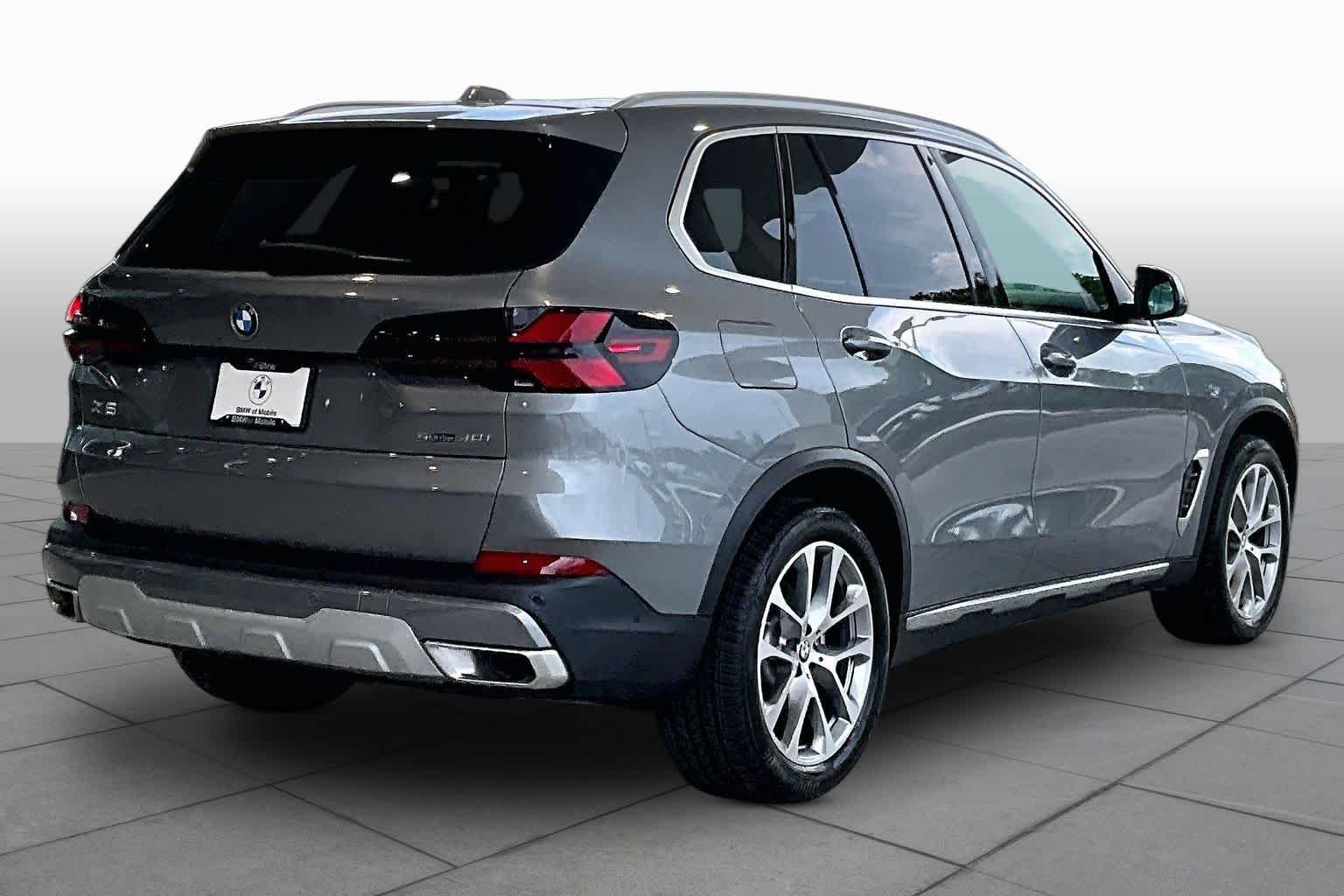 Used 2026 Skyscraper Grey Metallic BMW sDrive40i image 12