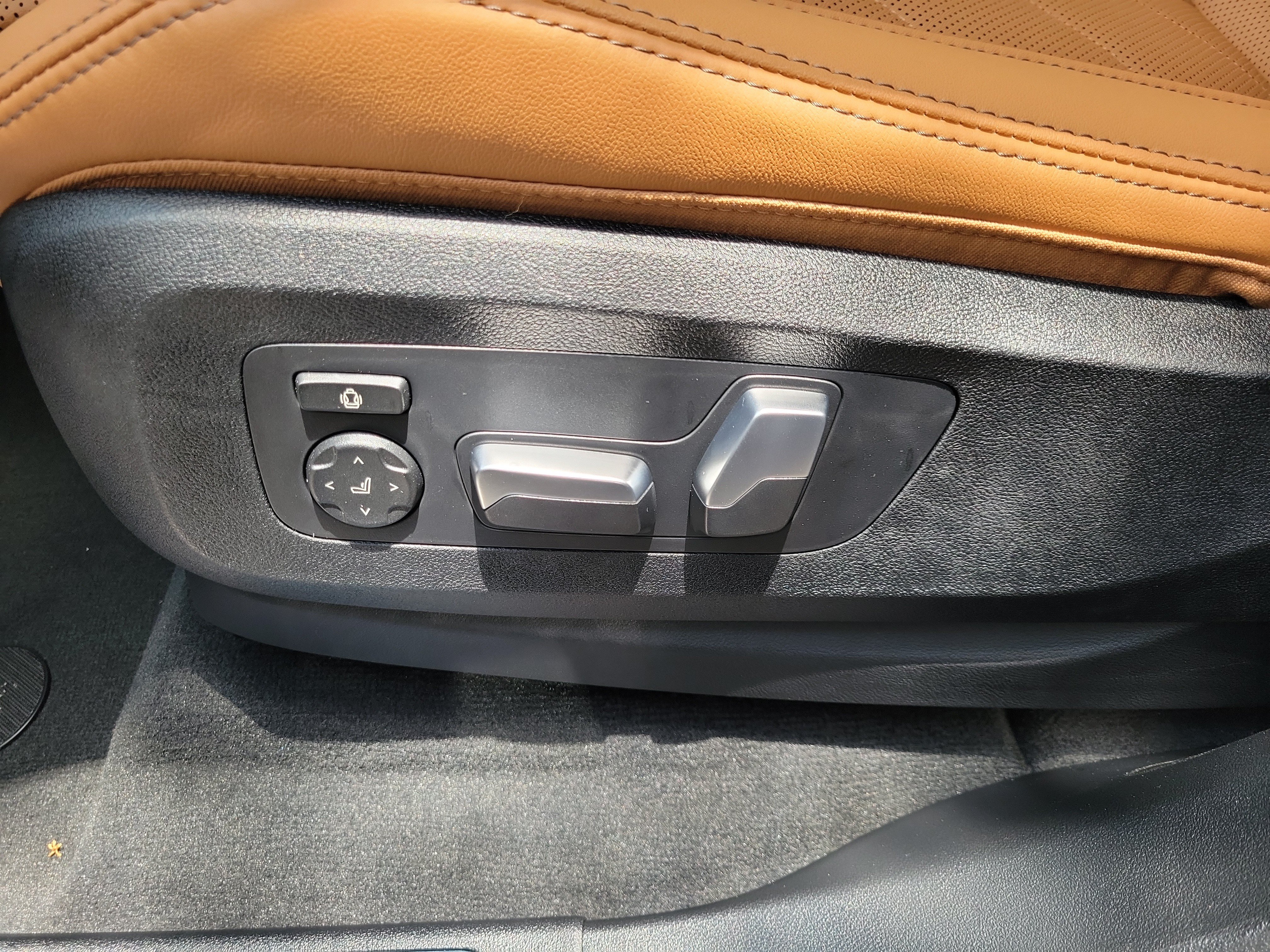 New 2026 Skyscraper Grey Metallic BMW sDrive40i image 15