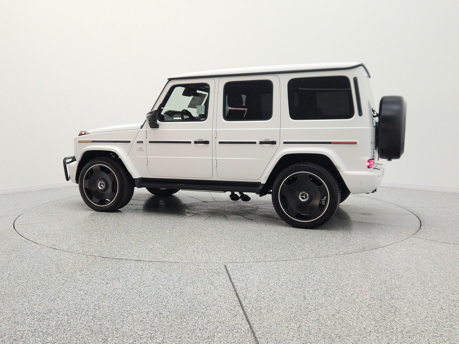 New 2026 MANUFAKTUR Moonlight White Magno Mercedes-Benz AMG® G 63 SUV image 8