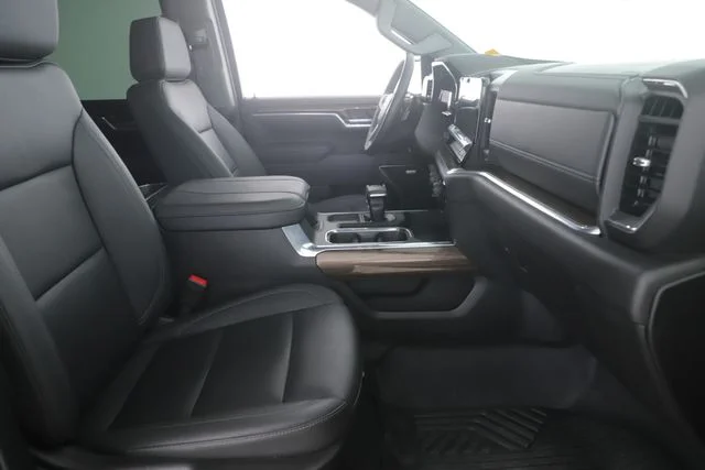 Used 2025 Black Chevrolet RST image 30