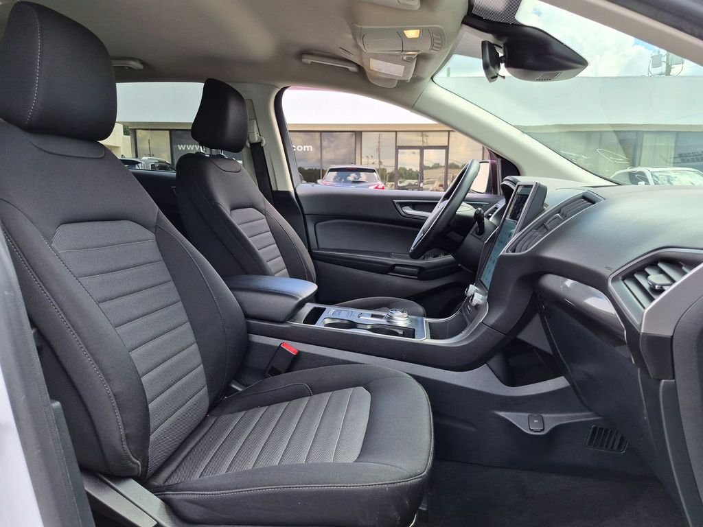 Used 2021 White Ford SE image 29