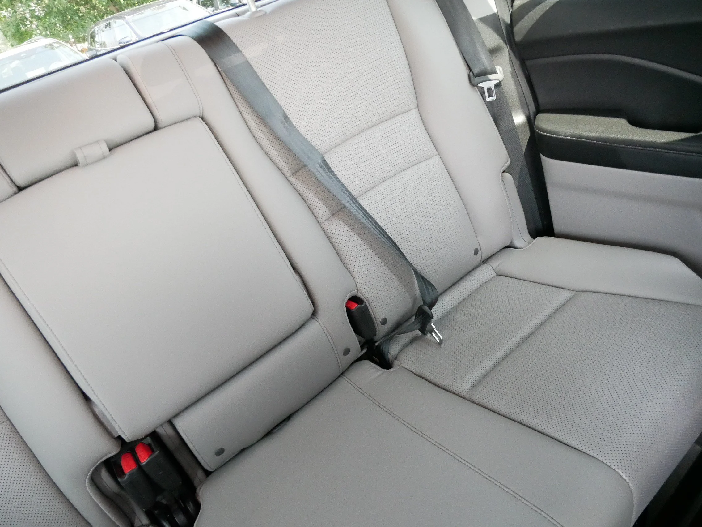 Used 2018 Lunar Silver Metallic Honda RTL image 14