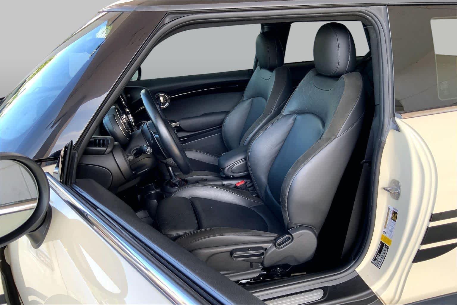 Used 2019 Pepper White MINI Cooper S image 8