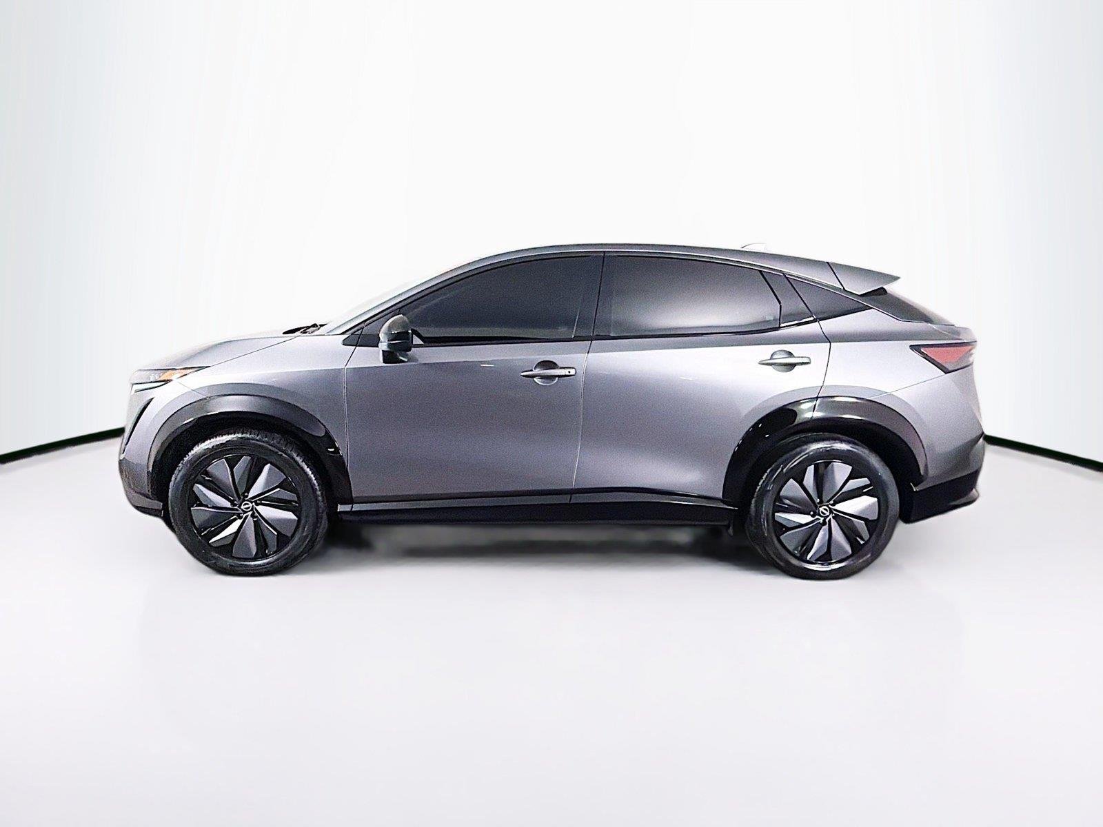 Used 2023 Gun Metallic Nissan ENGAGE image 8