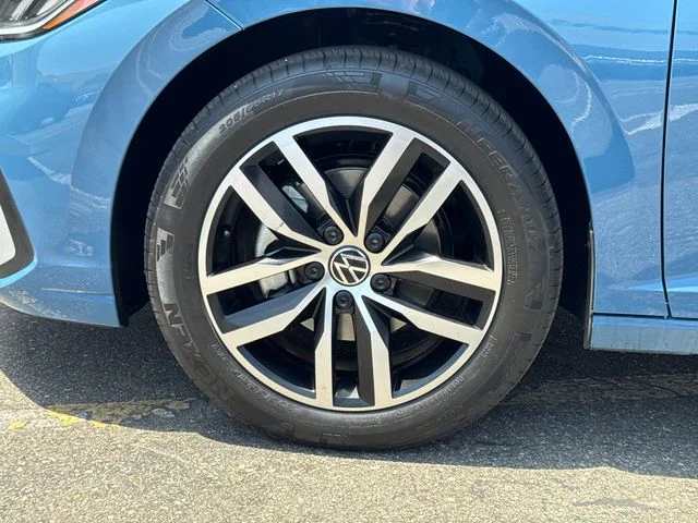 Certified Used 2025 Blue Volkswagen 1.5T SE image 9