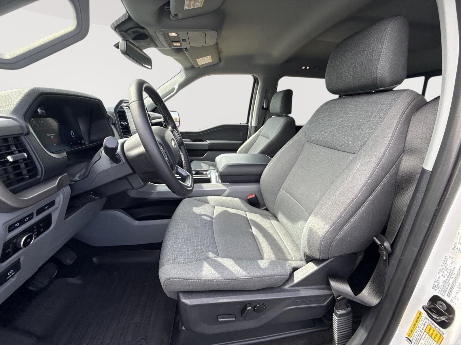 Used 2024 Oxford White Ford XLT image 3