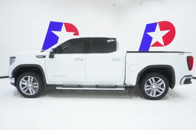 Used 2024 INTERSTELLAR WHITE GMC SLT image 11