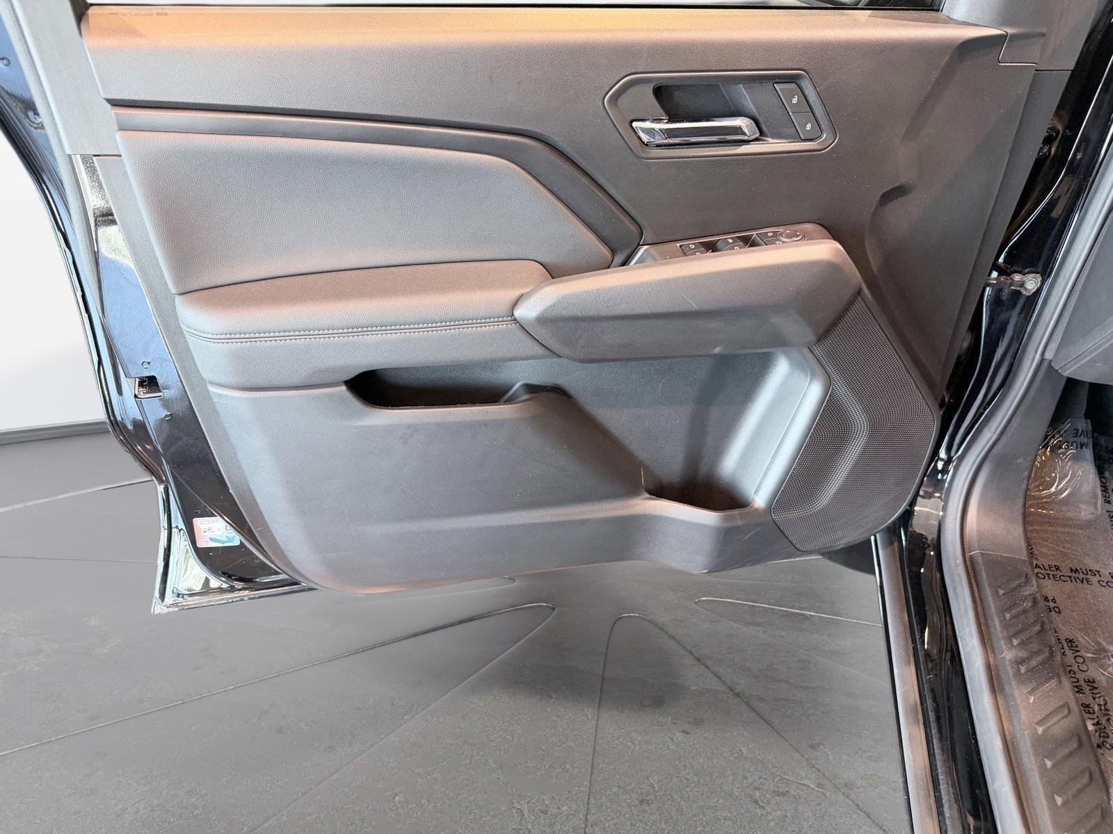 Used 2025 Onyx Black GMC Elevation image 33