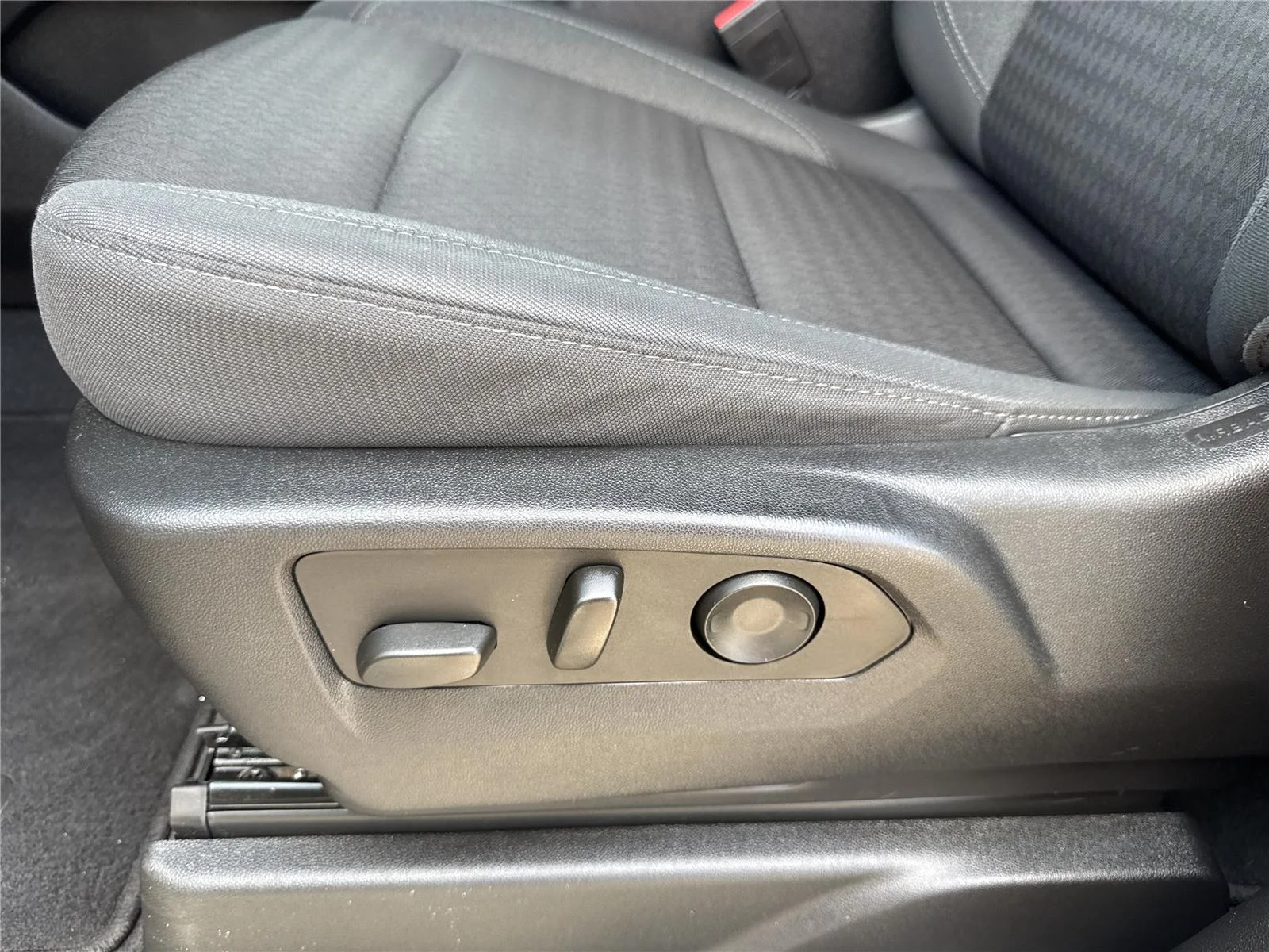 Used 2023 Auburn Metallic Chevrolet LS image 13