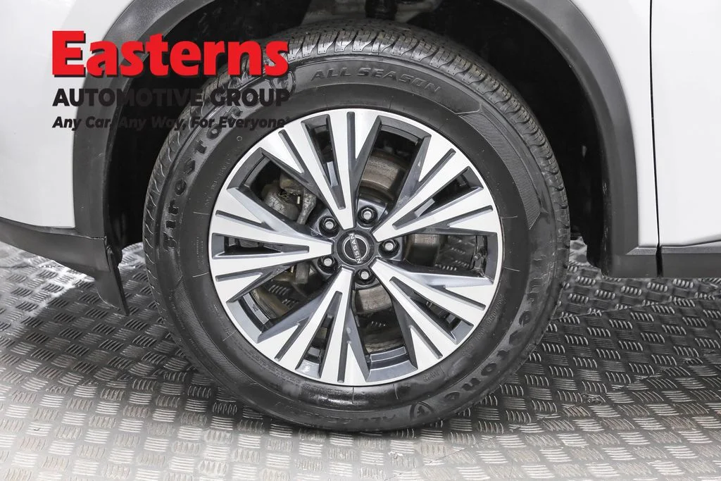 Used 2022 Silver Nissan SV image 32