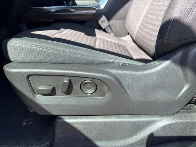 Used 2024 White GMC Elevation image 17