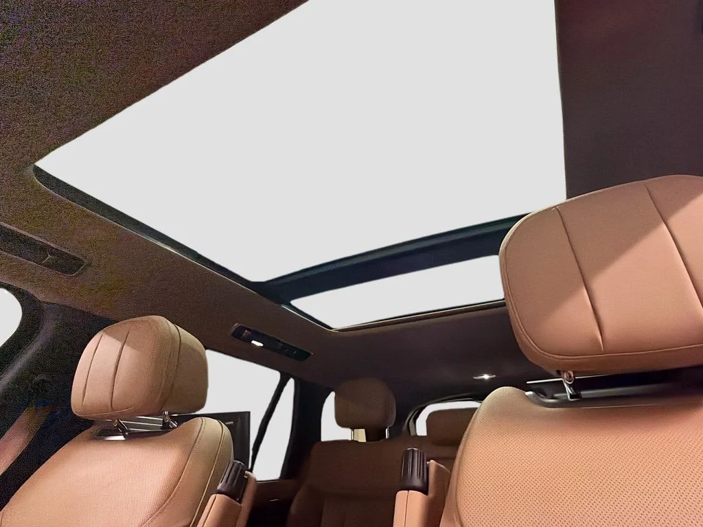 Certified Used 2023 Ionian Silver SV Bespoke Ultra Metallic Satin Land Rover Autobiography image 23