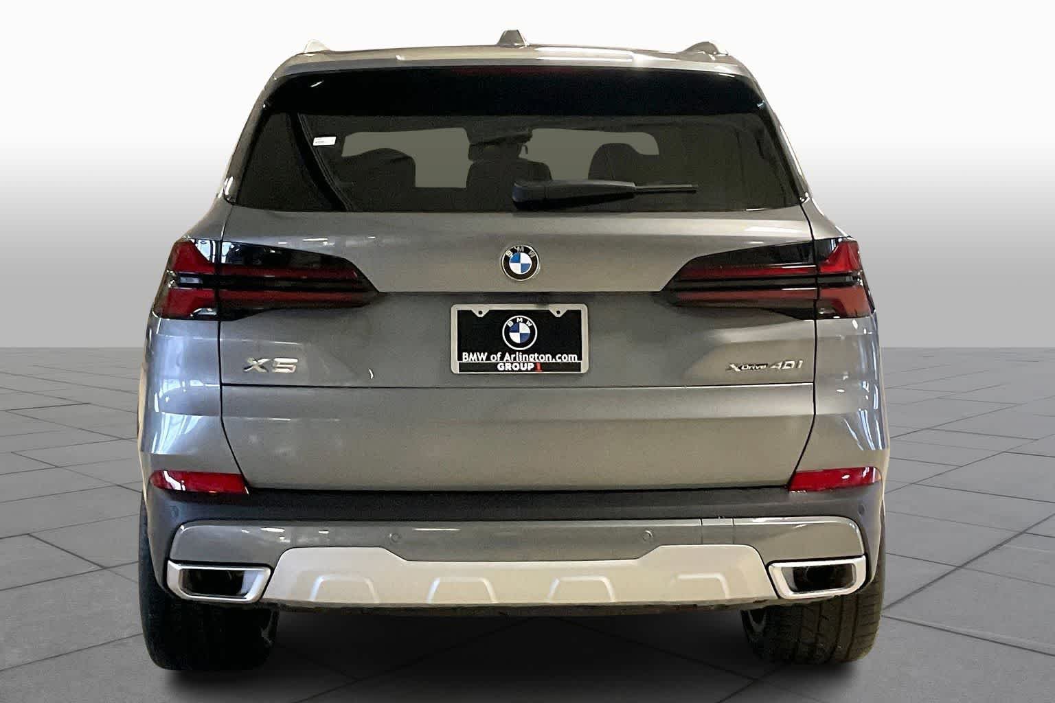 Used 2026 Skyscraper Grey Metallic BMW xDrive40i image 4