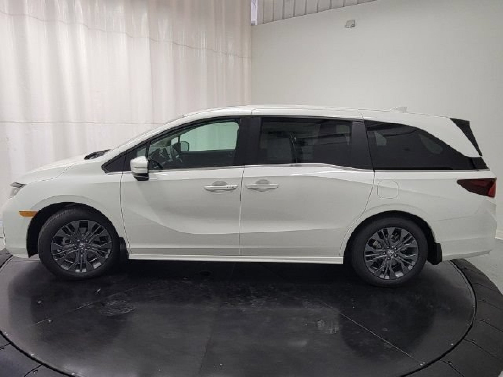 New 2026 Platinum White Pearl Honda Touring image 17