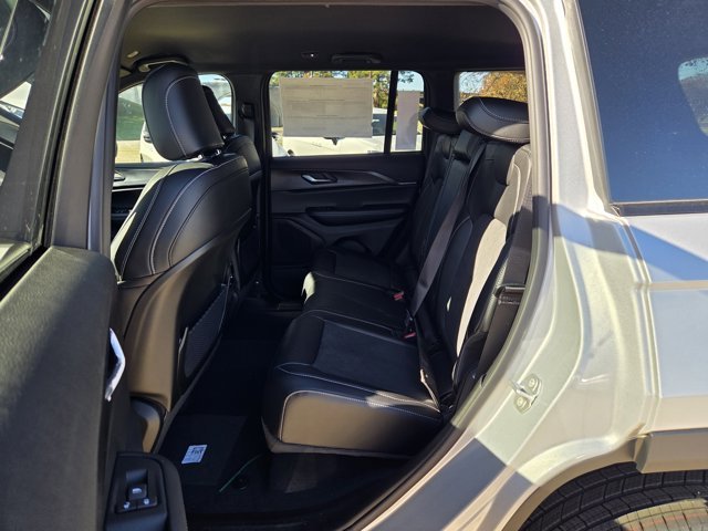 New 2025 Silver Zynith Jeep Altitude image 27