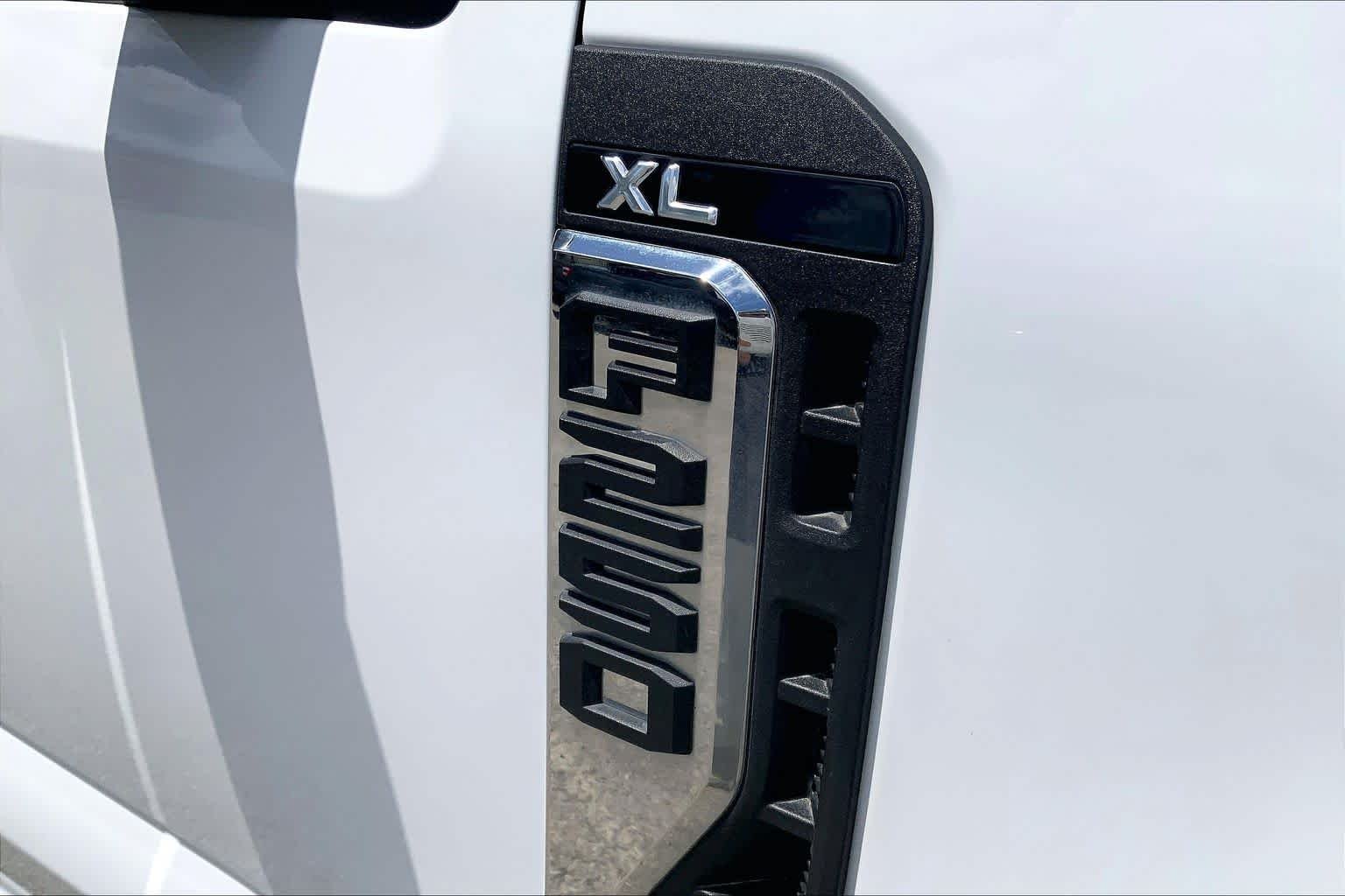 Used 2025 Oxford White Ford F-250 Pickup XL image 28