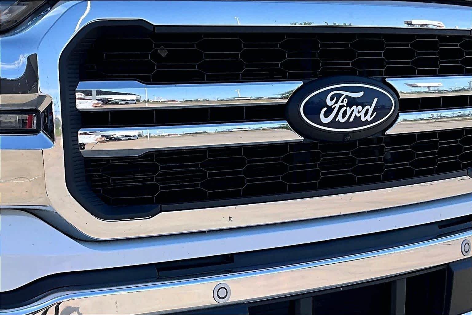Used 2024 Oxford White Ford LARIAT image 27