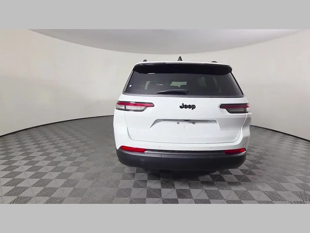 New 2026 Bright White Clear-Coat Exterior Paint Jeep Limited image 27