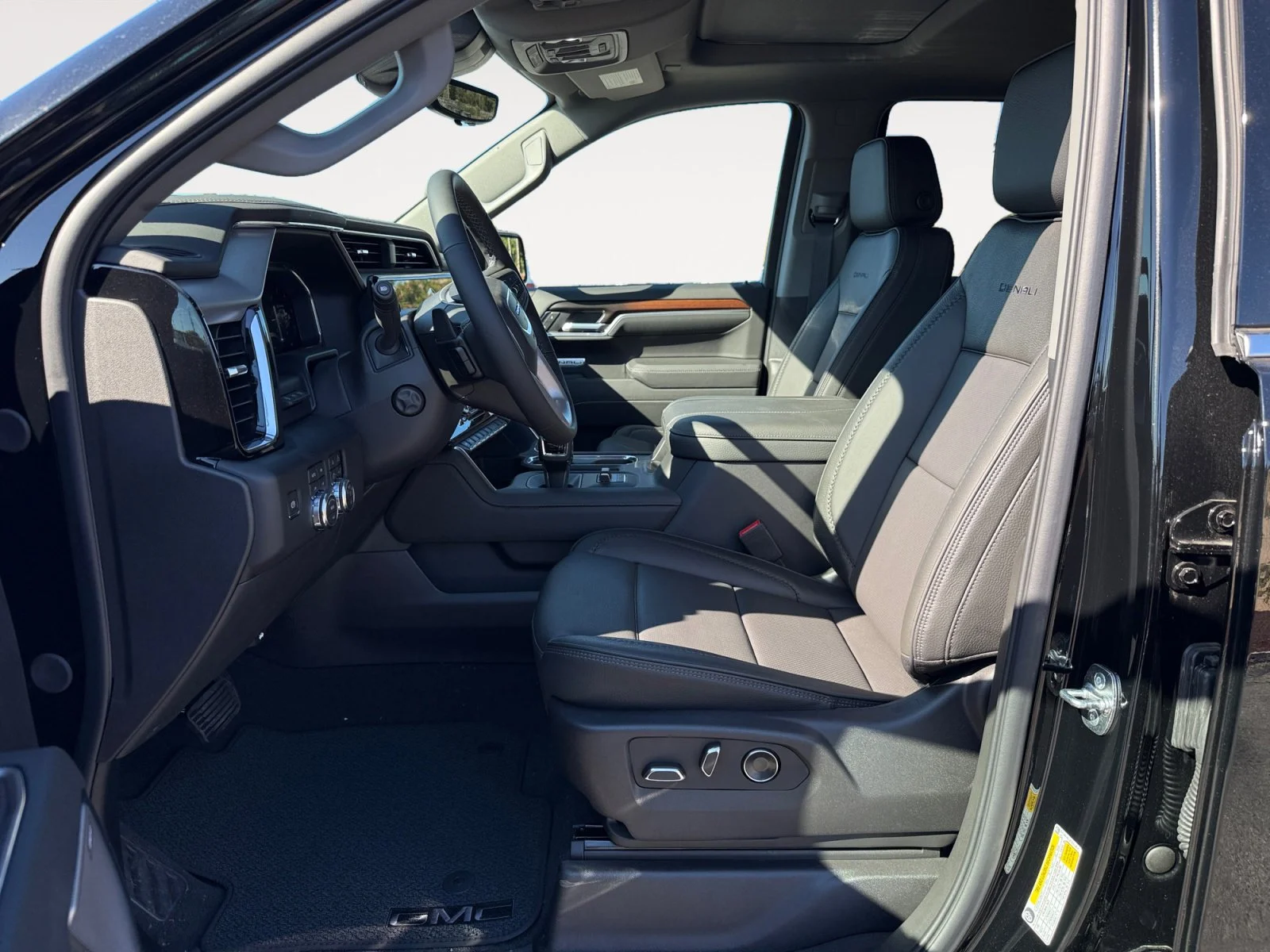 2026 GMC Sierra 1500 Denali - Photo 10