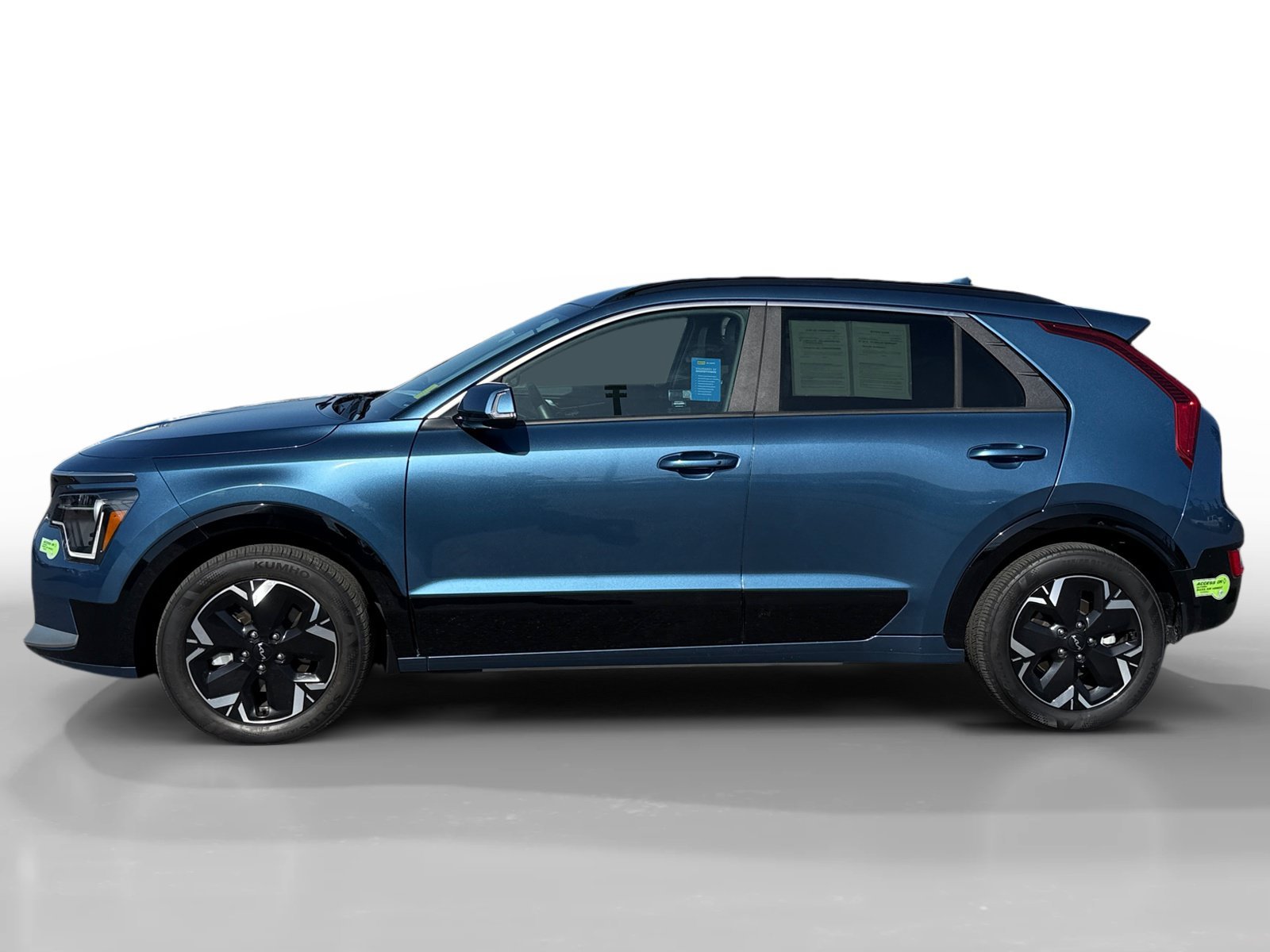 Used 2023 Mineral Blue Kia Wind image 2