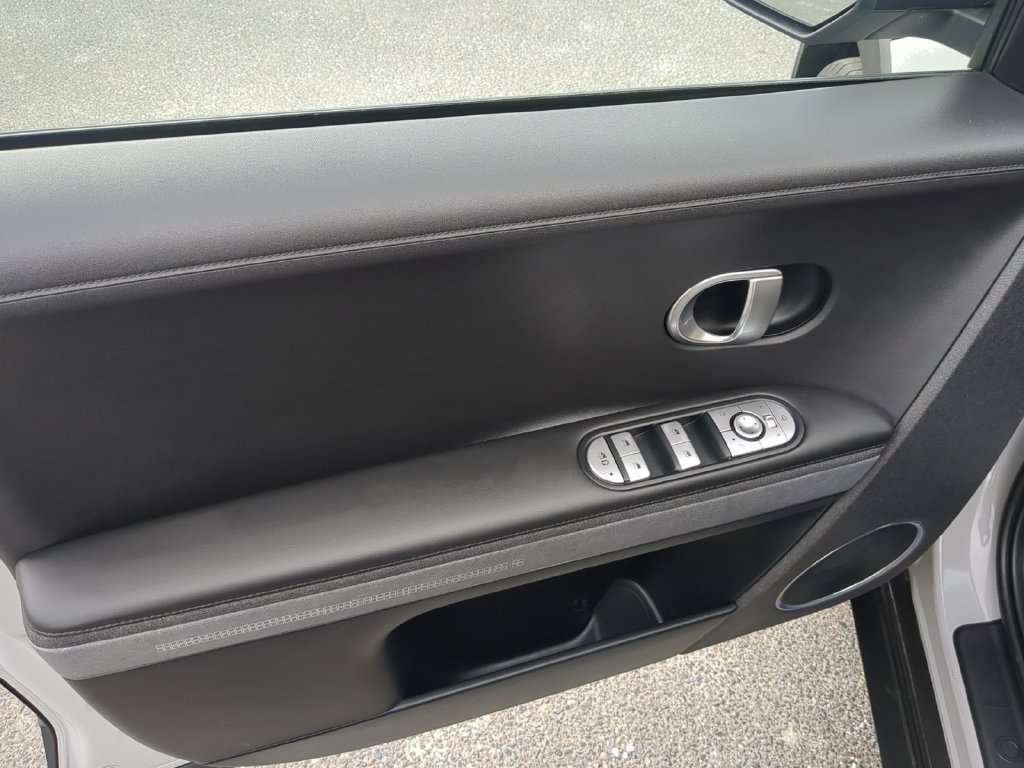 Used 2023 Gray Hyundai SEL image 13
