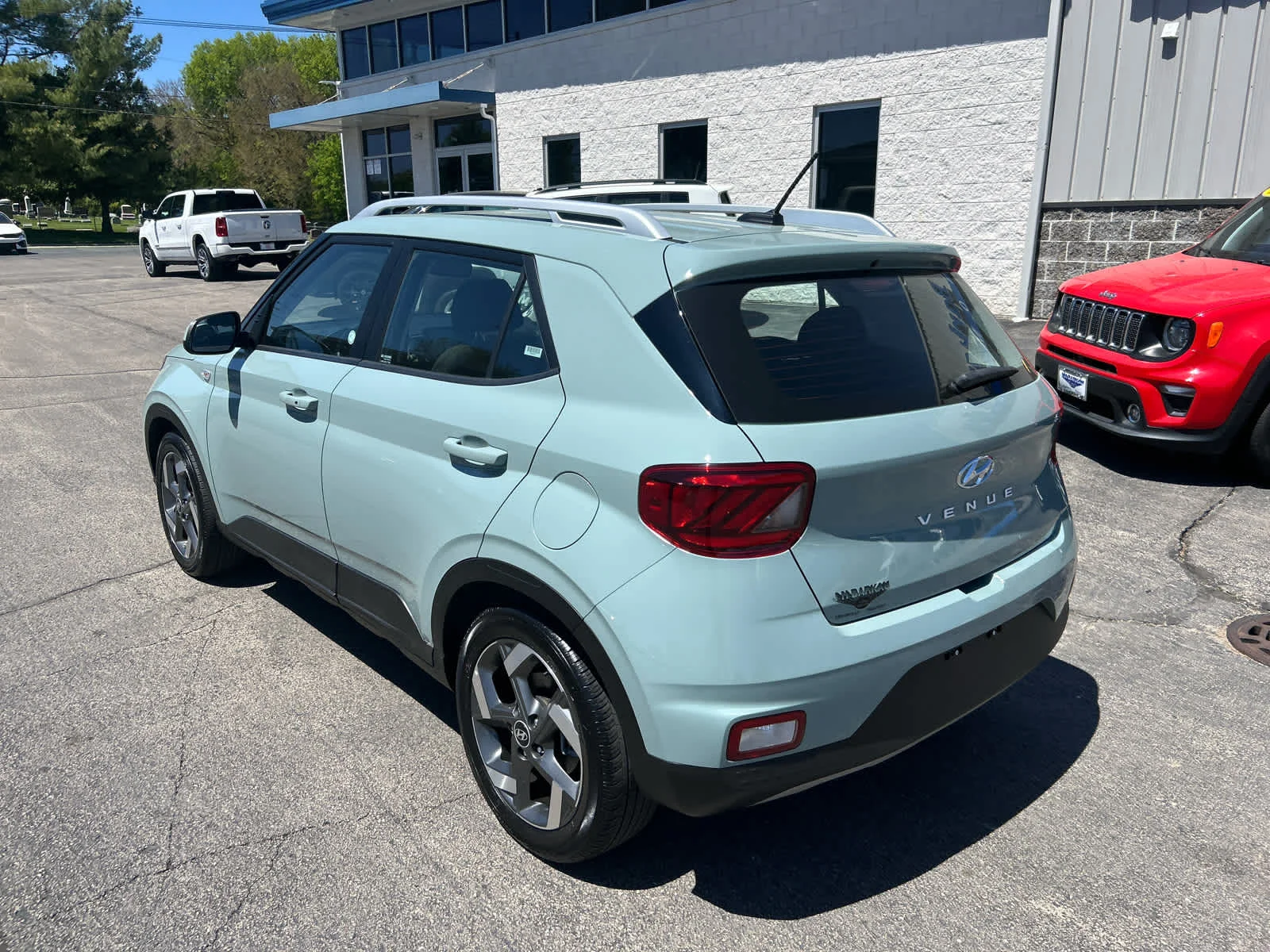 Used 2025 Mirage Green Hyundai SEL image 6