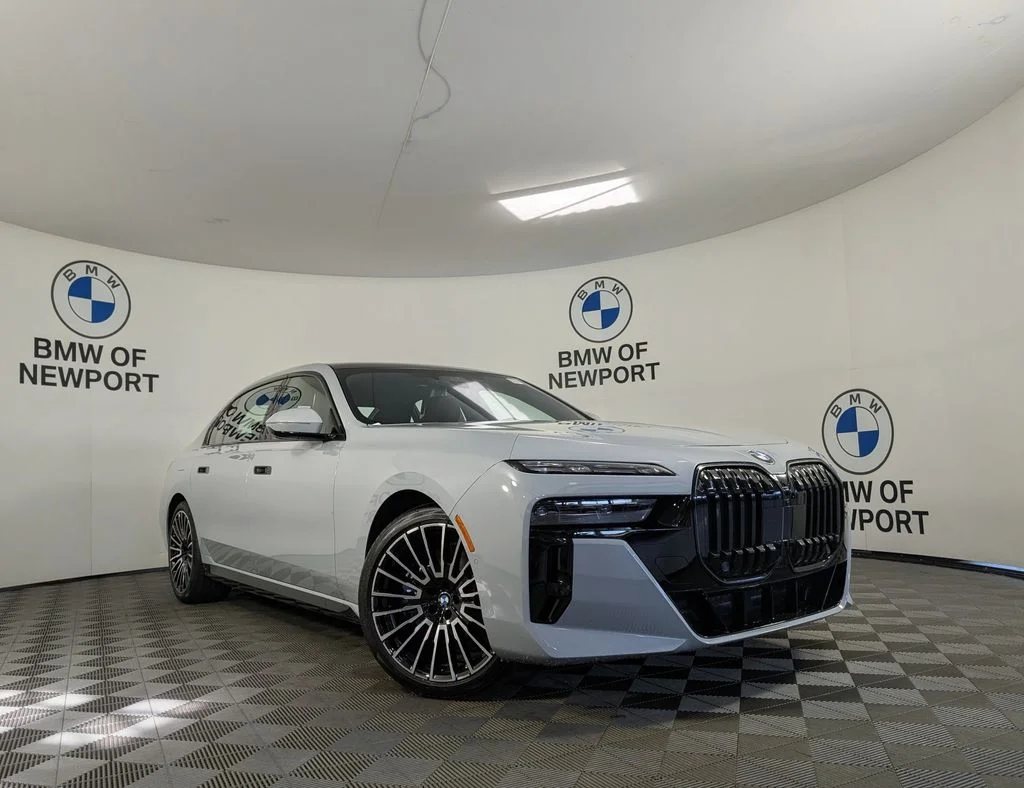 New 2026 Gray BMW 760i xDrive image 3
